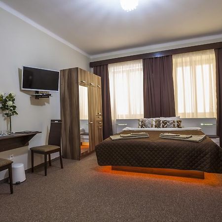 Luxury Air-Conditioned Rooms In Old Town Братислава Экстерьер фото