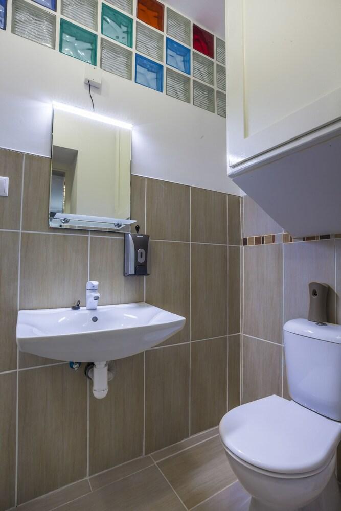 Luxury Air-Conditioned Rooms In Old Town Братислава Экстерьер фото