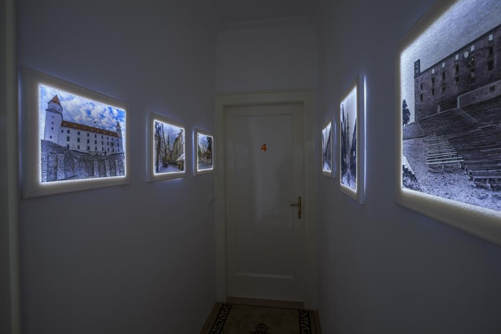 Luxury Air-Conditioned Rooms In Old Town Братислава Экстерьер фото