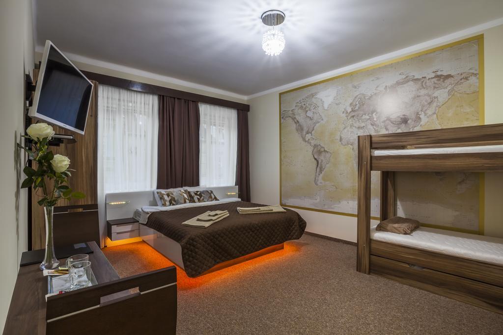 Luxury Air-Conditioned Rooms In Old Town Братислава Экстерьер фото