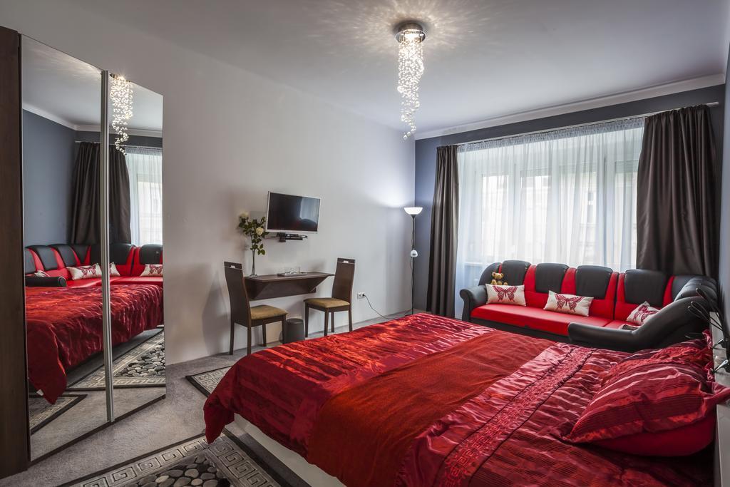 Luxury Air-Conditioned Rooms In Old Town Братислава Экстерьер фото