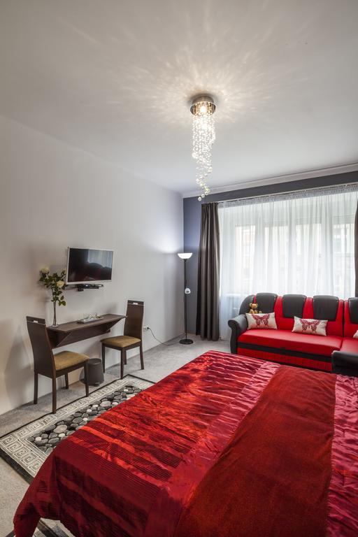 Luxury Air-Conditioned Rooms In Old Town Братислава Экстерьер фото