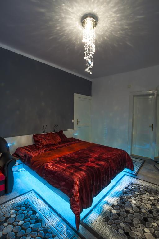 Luxury Air-Conditioned Rooms In Old Town Братислава Экстерьер фото