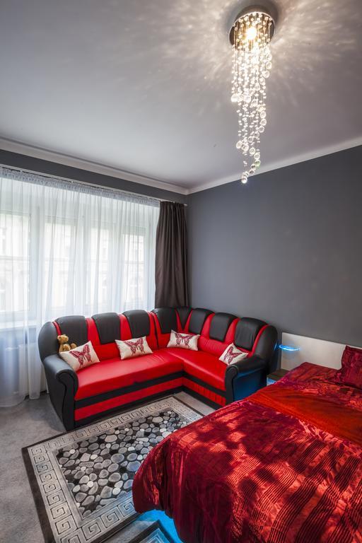 Luxury Air-Conditioned Rooms In Old Town Братислава Экстерьер фото
