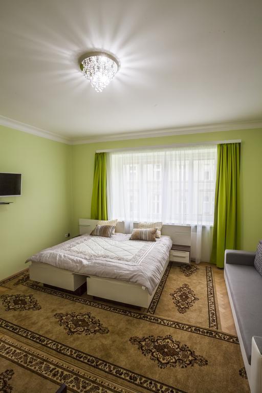 Luxury Air-Conditioned Rooms In Old Town Братислава Экстерьер фото